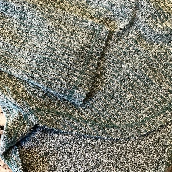 Wild Fable Green V-Neck Sweater - Picture 6 of 7